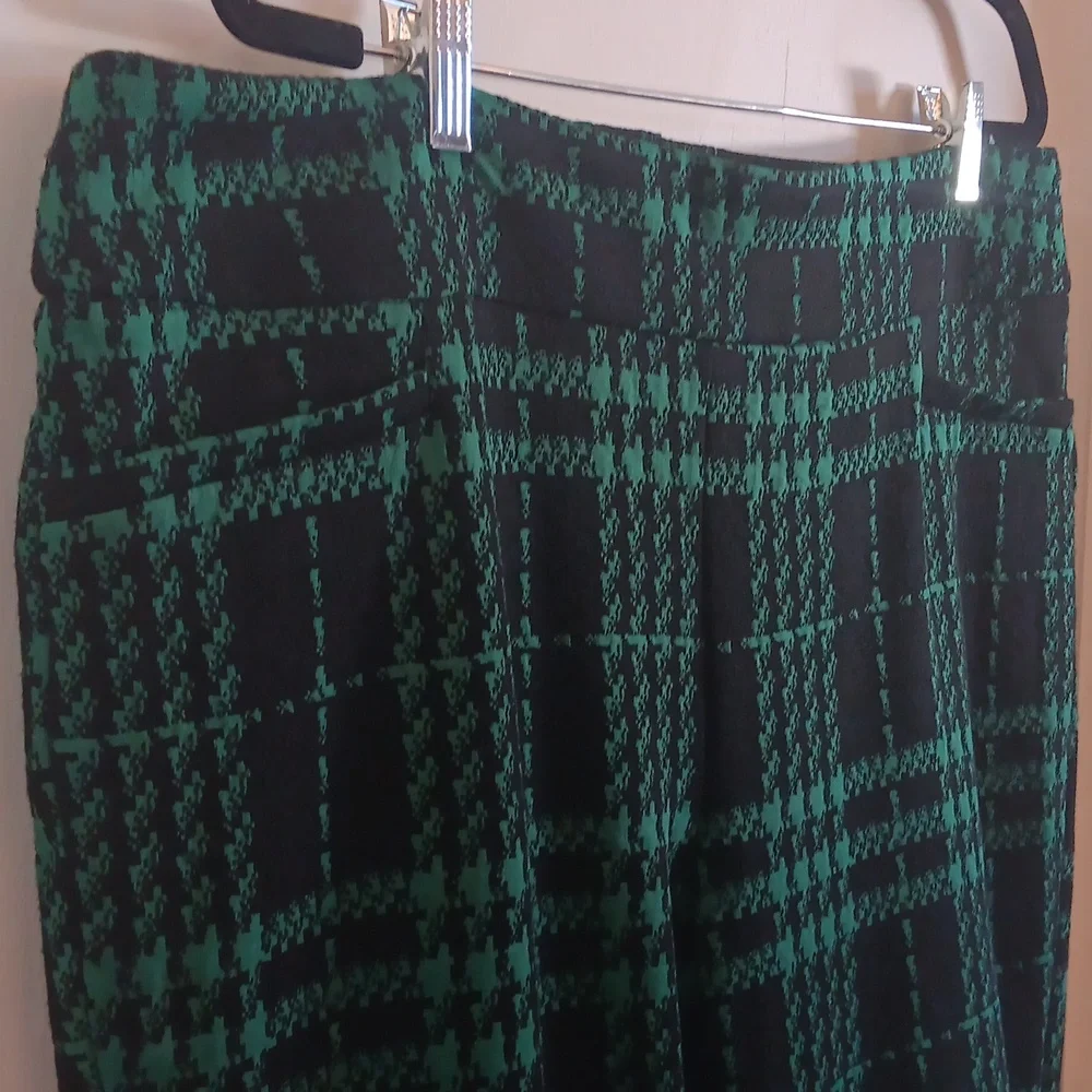 New York & Company Green Plaid Pants - Picture 3 of 5